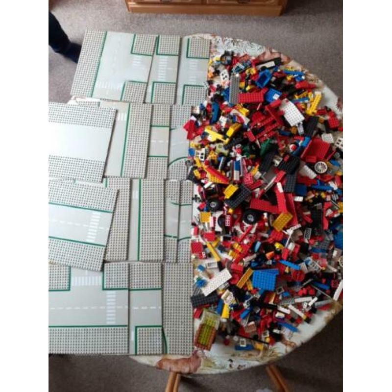 Losse oude lego met 15 wegplaten
