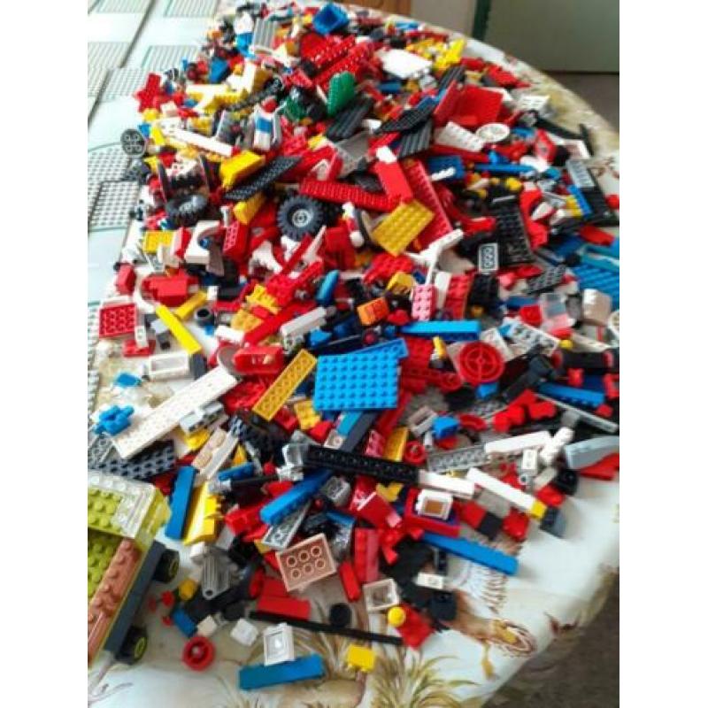 Losse oude lego met 15 wegplaten