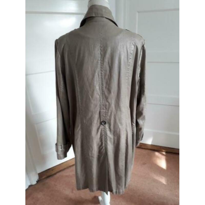 superleuke trenchcoat maat 44