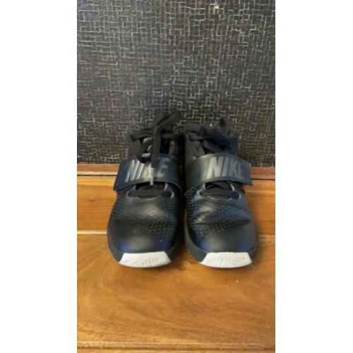 Nike maat 33.5
