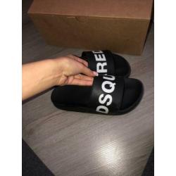 Dsquared slippers maat 39 valt als 38 ORIGINEEL