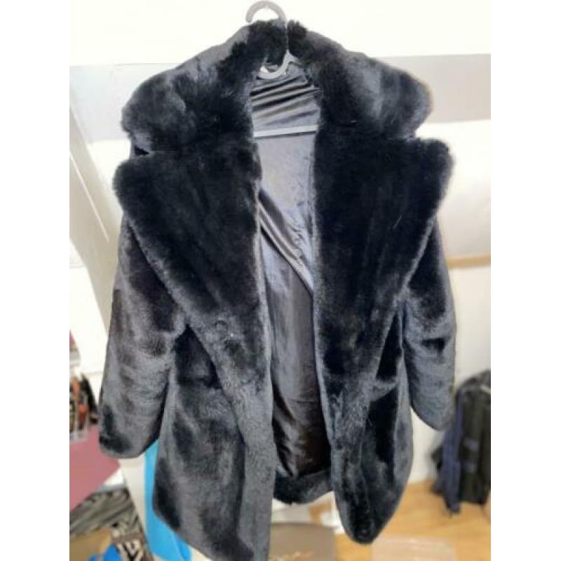 Mooie zwarte faux fur jas