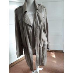 superleuke trenchcoat maat 44
