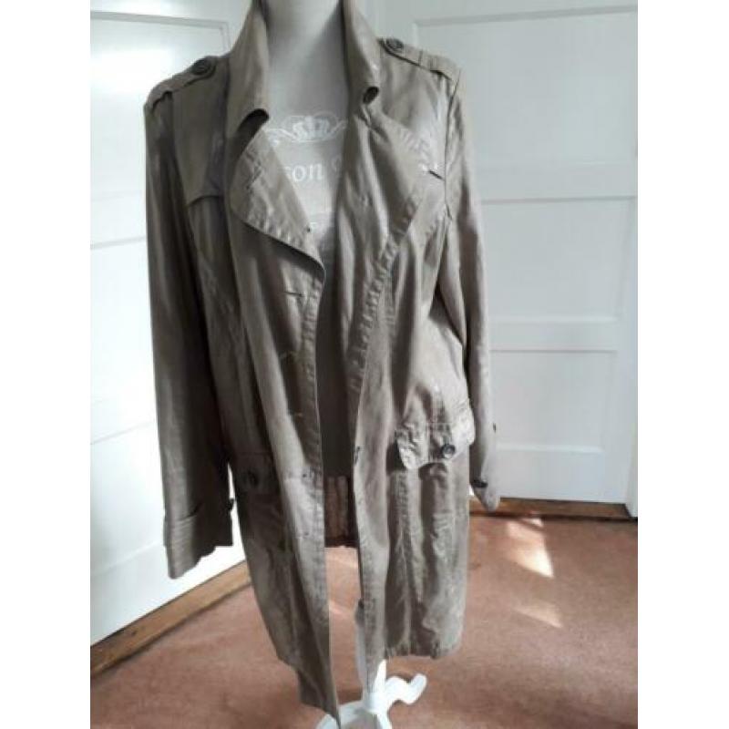 superleuke trenchcoat maat 44