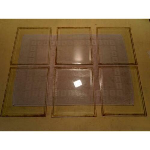 Facet geslepen glasruitjes 26,2 x 31,3. Dikte is 6 á 7 mm.