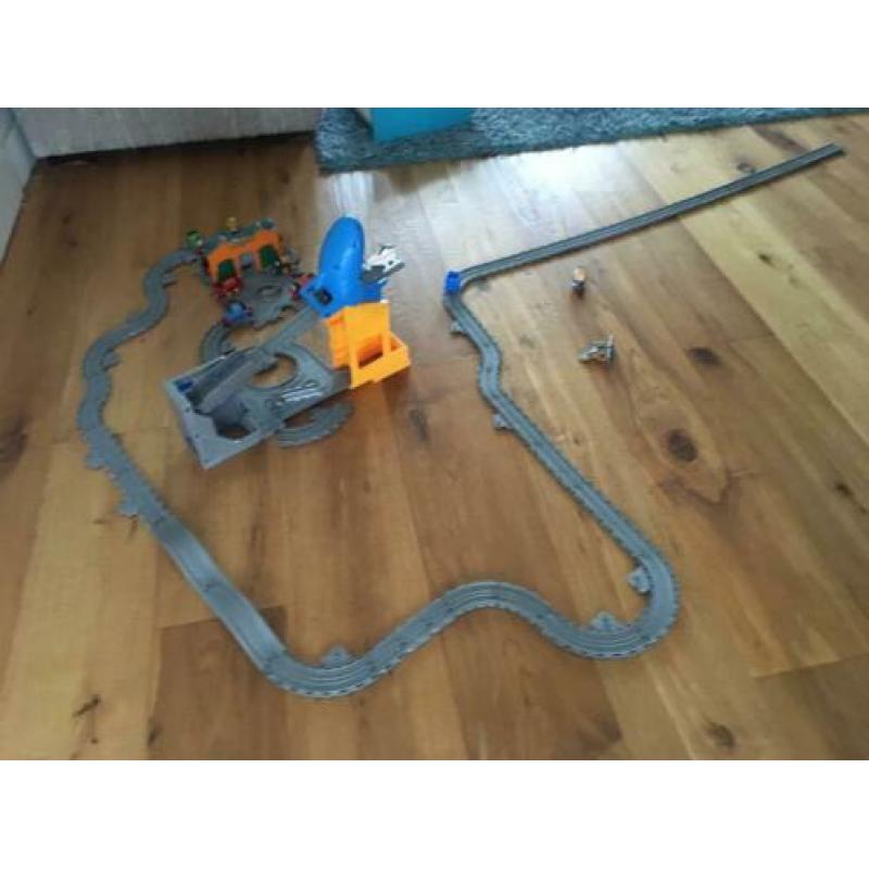 Thomas de treinbaan met 10 treintjes