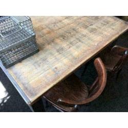 Steenschot tafel 110x140 geolied , stalen poten industrieel.