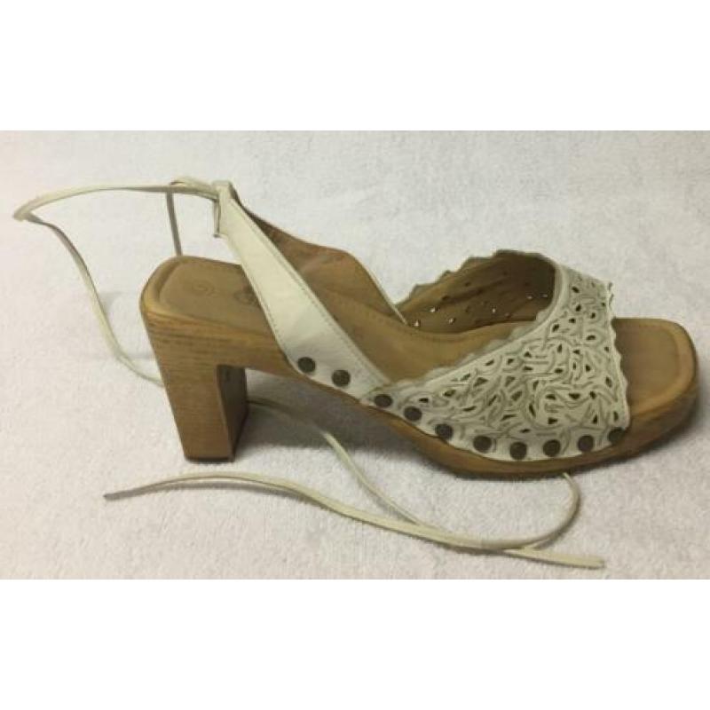 1023 Gabor sandalen.