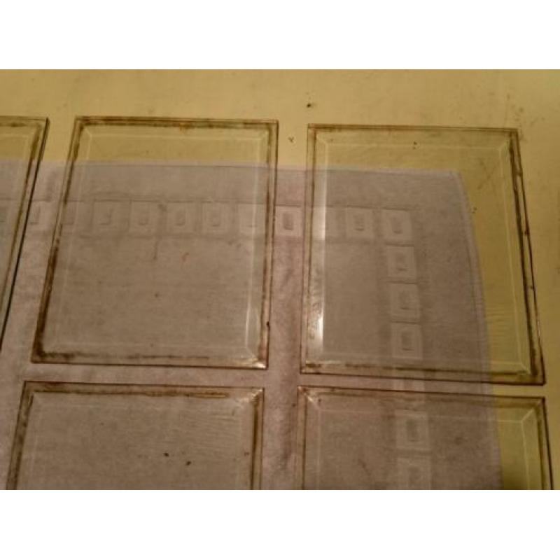 Facet geslepen glasruitjes 26,2 x 31,3. Dikte is 6 á 7 mm.