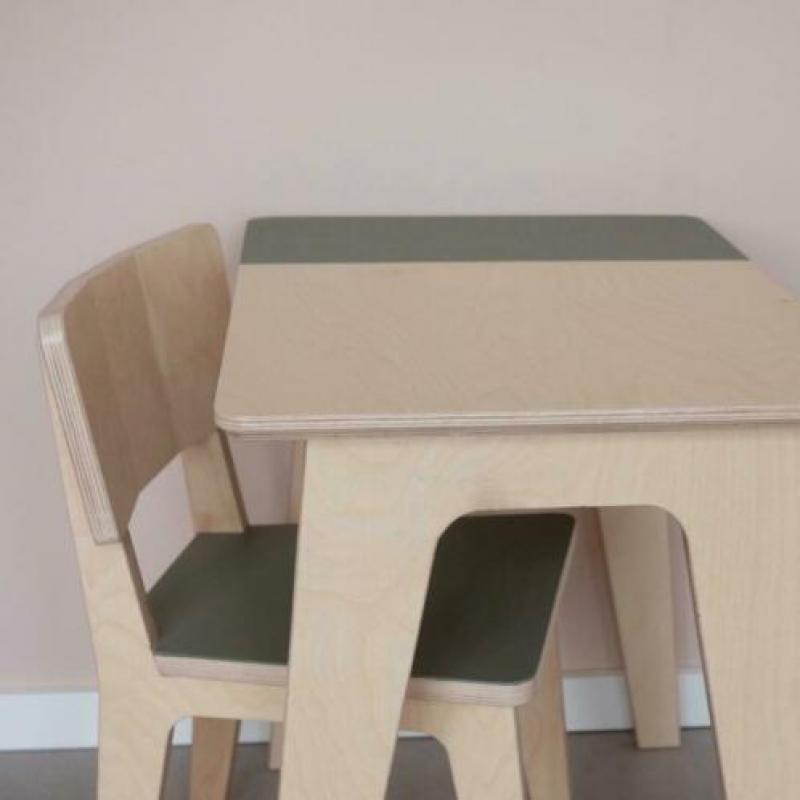 Kleuterstoel met bijpassende speeltafel | SPEELHOEK