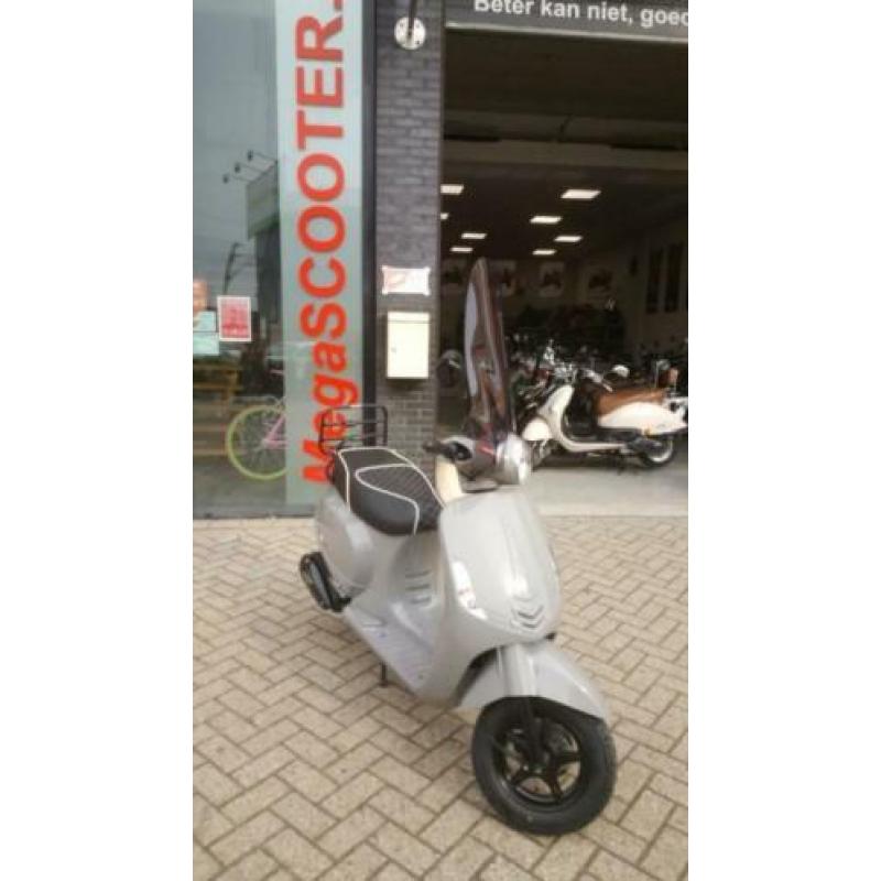 Mega-aktie riva € 1149,- rijkl megascooter rhoon zh