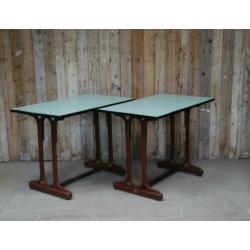 Antieke schooltafels