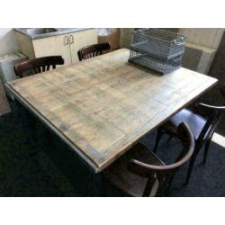 Steenschot tafel 110x140 geolied , stalen poten industrieel.