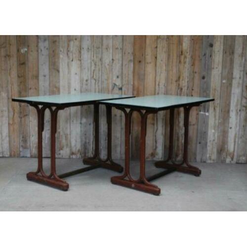 Antieke schooltafels