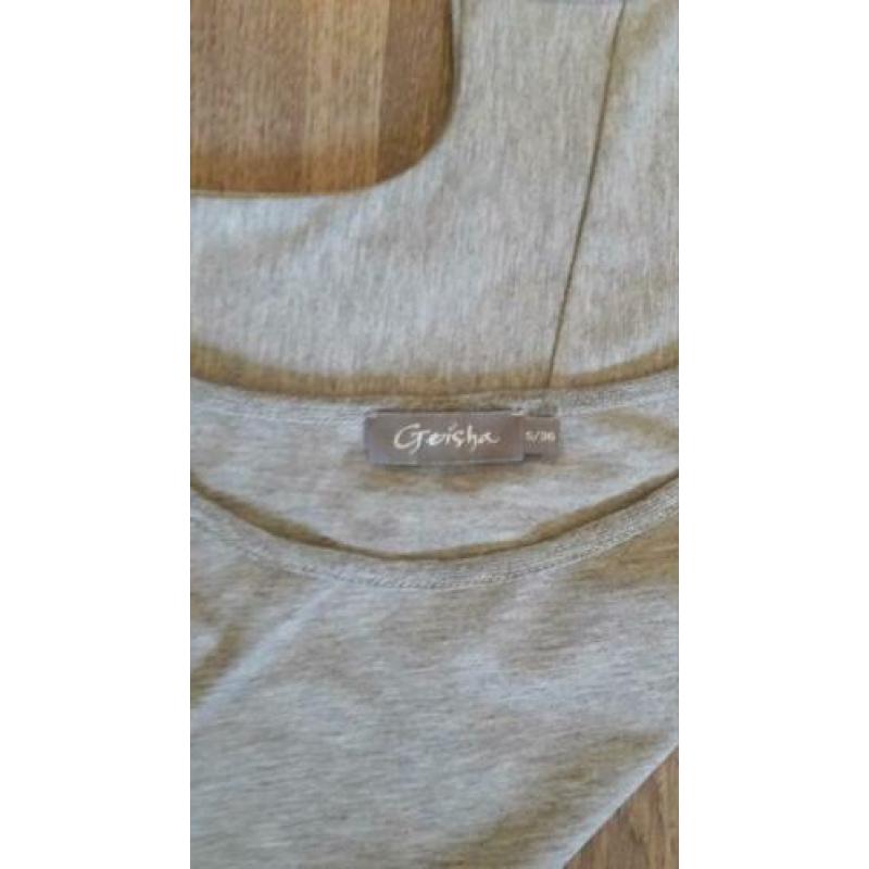 Nieuw apart grijs Geisha T-shirt Zie achterpand Maat S