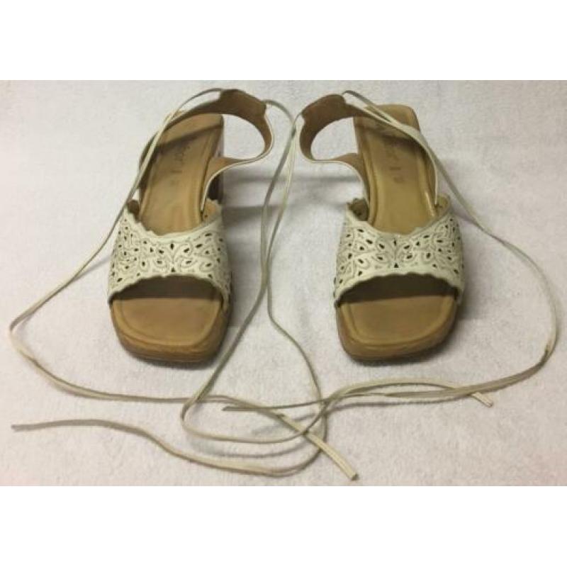 1023 Gabor sandalen.