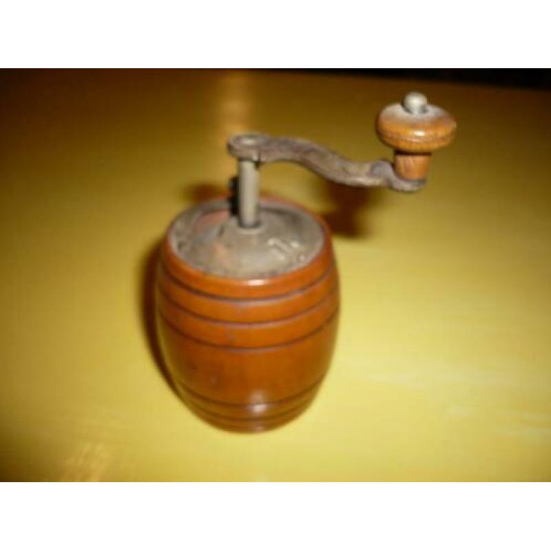 Mie18> oud peper molentje 9 cm hoog