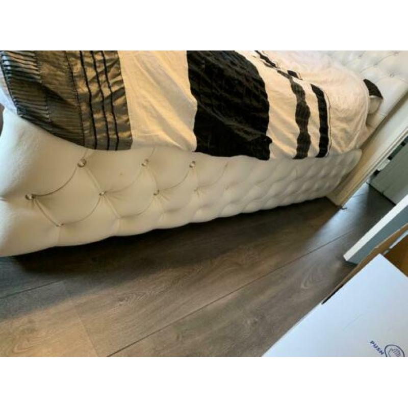Boxspring met opbergruimte 140x200 wit
