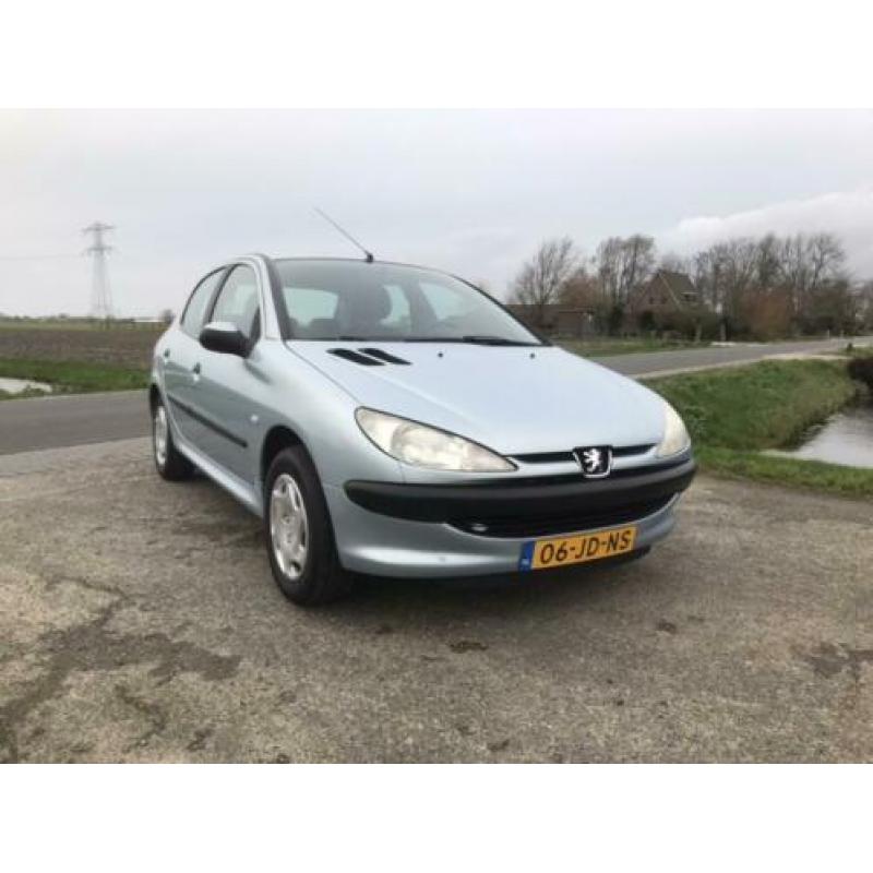 Peugeot 206 1.6 16V Zeer mooi