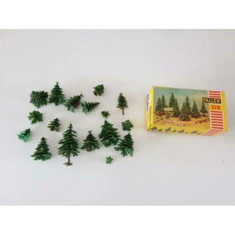 Scenery Faller 318 dennebomen