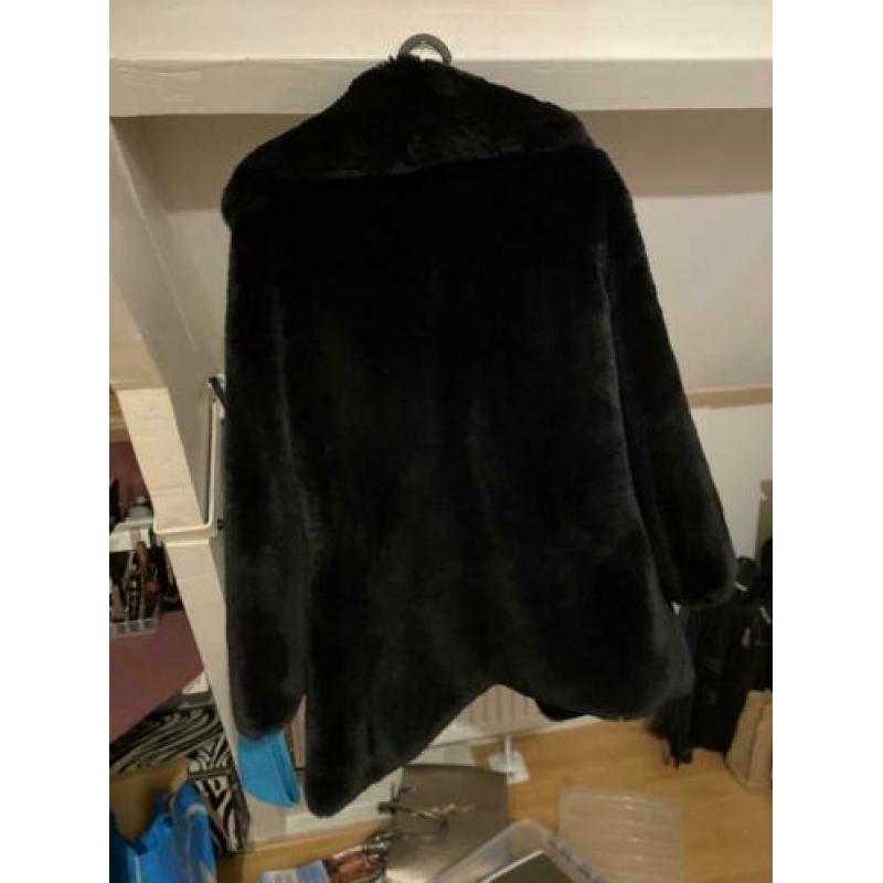 Mooie zwarte faux fur jas