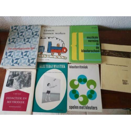 Diverse boeken opleiding tot Kleuterleidster 9 stuks