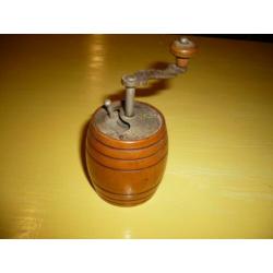 Mie18> oud peper molentje 9 cm hoog