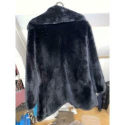 Mooie zwarte faux fur jas