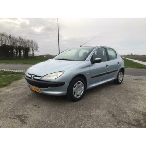 Peugeot 206 1.6 16V Zeer mooi