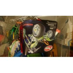 K'nex, bakken vol rollercoasters, reuzenrad, motoren, schip