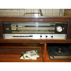 Grundig “Stereo –Konzertschrank Mandello 4” radiomeubel.