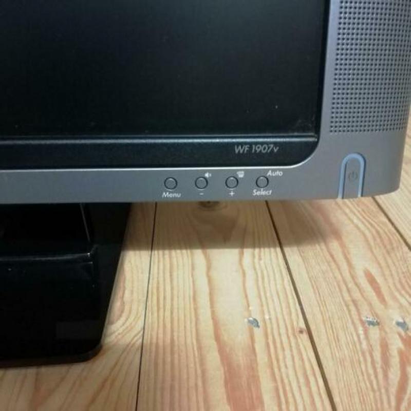 19 inch monitor