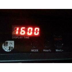 Led aquarium controller voor zonsopkomst en zonsondergang