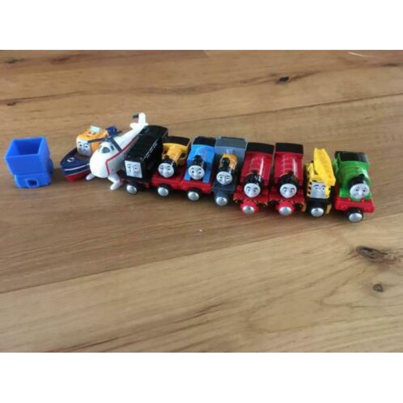 Thomas de treinbaan met 10 treintjes