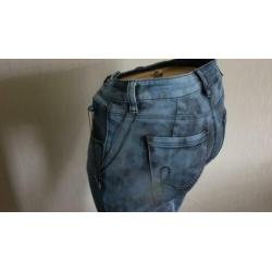 nieuwe licht en donkerblauwe REVELATION jeans