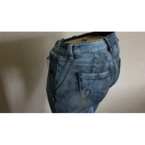 nieuwe licht en donkerblauwe REVELATION jeans