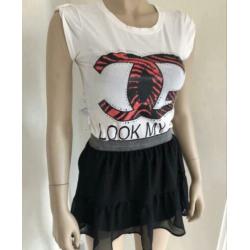 Shirt wit valt als XS rok bij mij adv