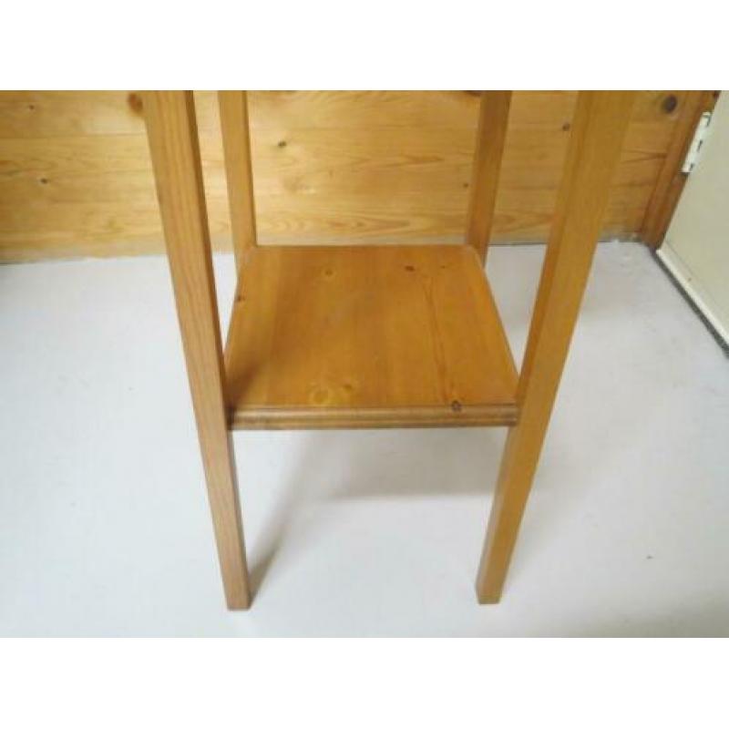 Tafeltje leuk grenen hoog model €15,00