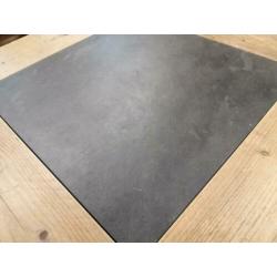 Grote eettafel robuuste tafel massief hout