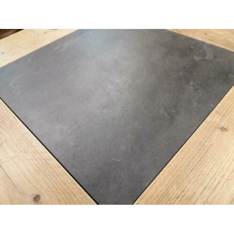 Grote eettafel robuuste tafel massief hout