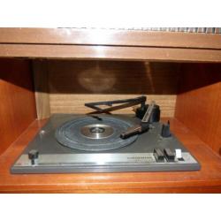 Grundig “Stereo –Konzertschrank Mandello 4” radiomeubel.
