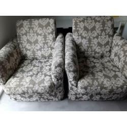2 nette en stevig zittende fauteuils