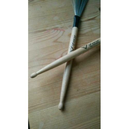 Drumsticks en Wire Tap Brushes van Vater USA Hickory