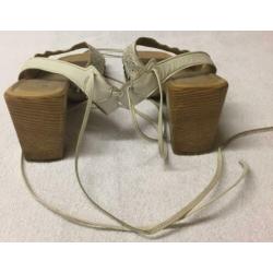 1023 Gabor sandalen.