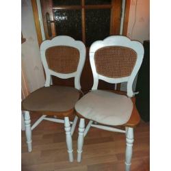 Houten stoelen