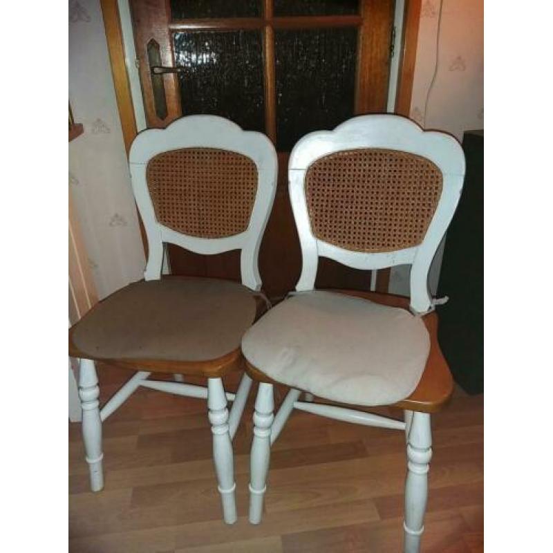 Houten stoelen
