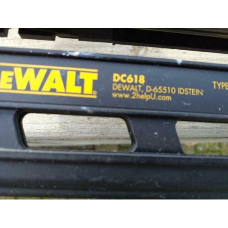 DeWalt DC618 Tacker + 2 accu’s in zeer goede staat