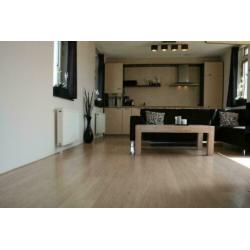 Massief eiken white wash salontafel, eettafel en 4 stoelen