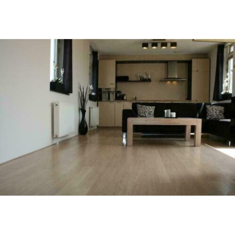 Massief eiken white wash salontafel, eettafel en 4 stoelen