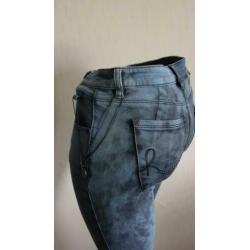 nieuwe licht en donkerblauwe REVELATION jeans